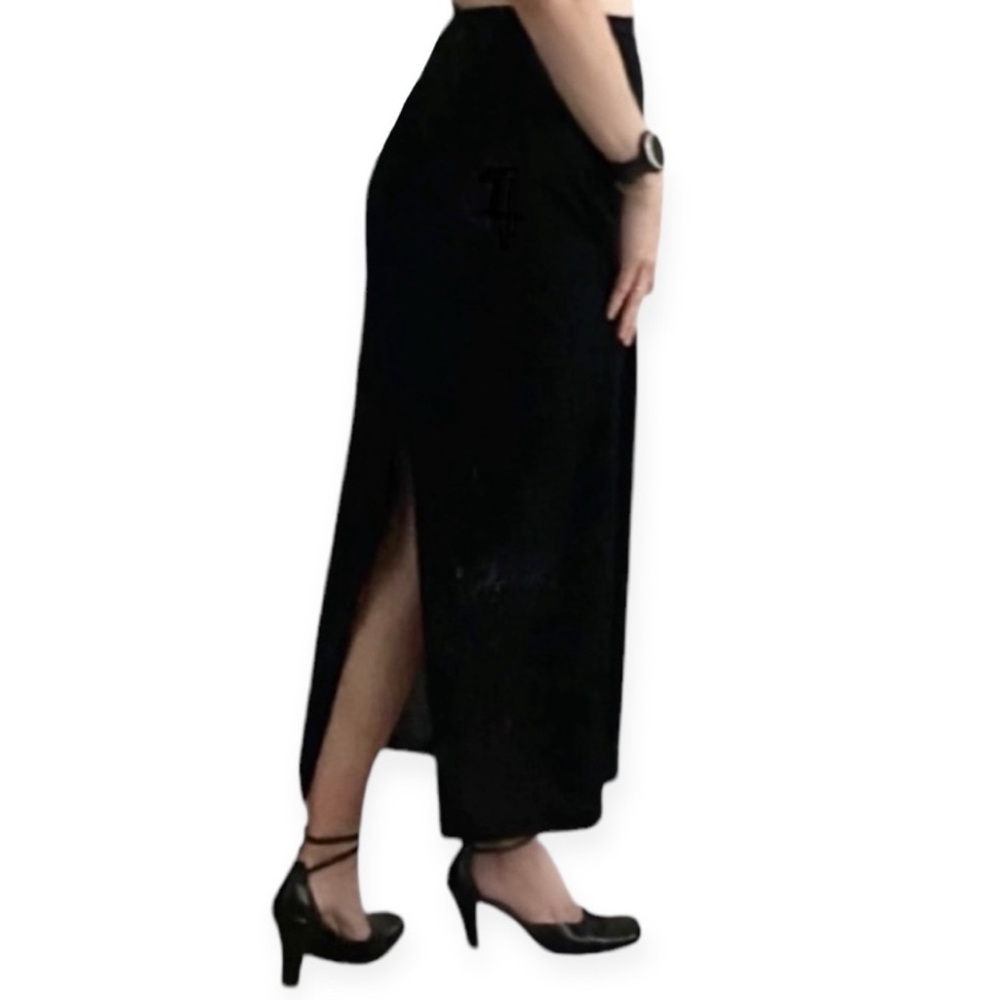 Vintage Y2K 90s / 1990s Black Maxi Skirt w/ Slit - size women's medium - 10